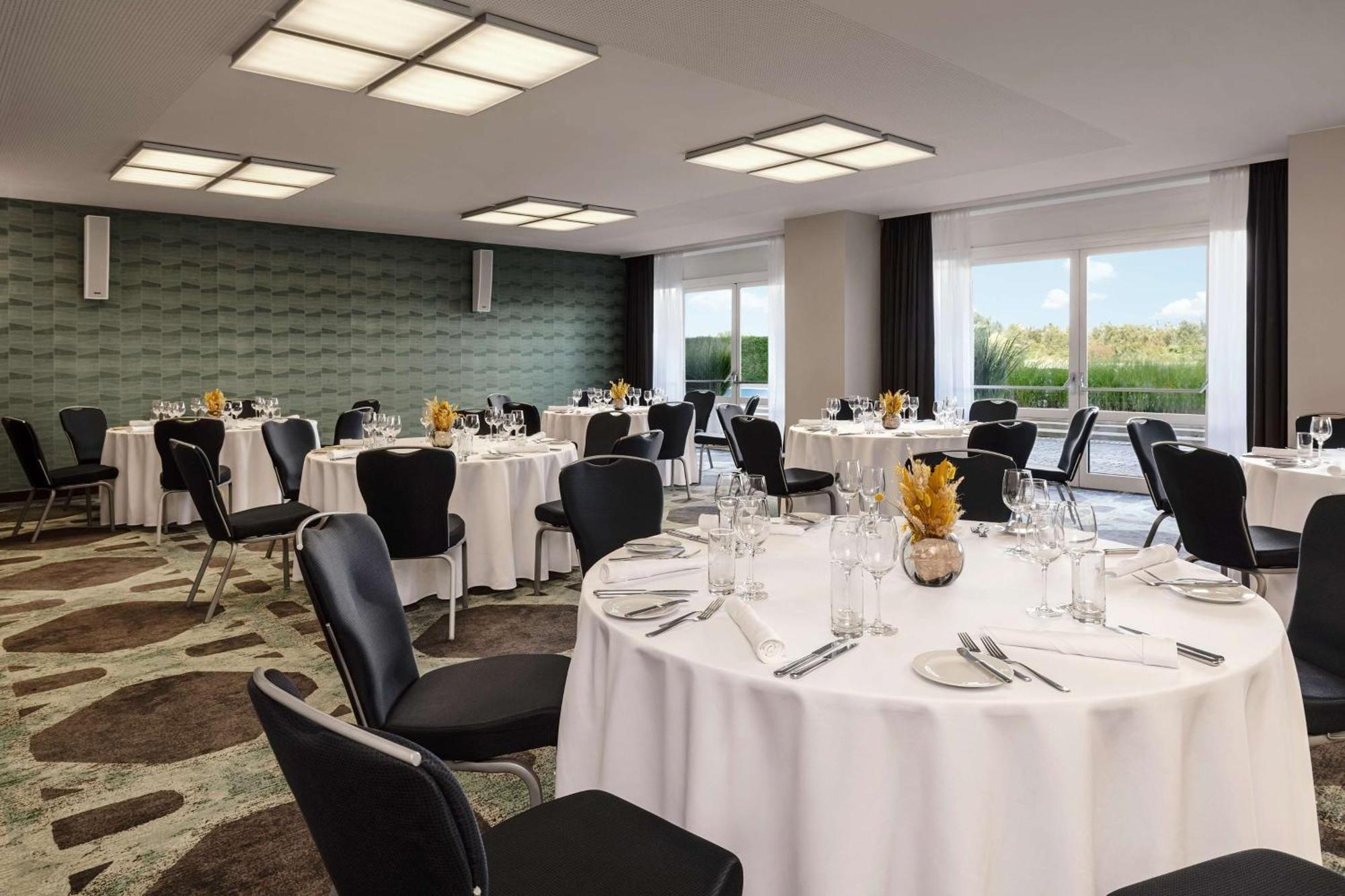 Hotel Hilton Vienna Waterfront Exterior foto